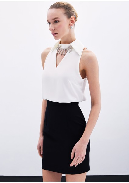 Yaka Taşlı Kolsuz Bluz - Ekru