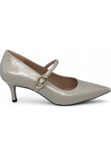 Gold Toka Detaylı Bantlı Bej Kadın Ayakkabı - Graceful Steps