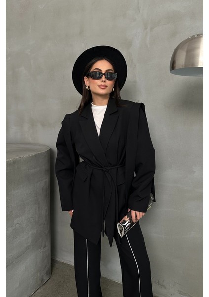 Kadın Oversize Blazer Ceket Kuşaklı Omuz Detaylı