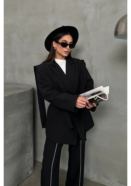 Kadın Oversize Blazer Ceket Kuşaklı Omuz Detaylı modelleri