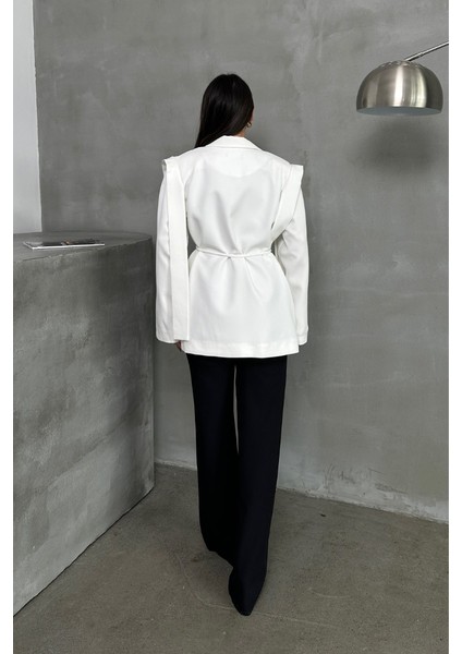 Kadın Oversize Blazer Ceket Kuşaklı Omuz Detaylı indirimleri