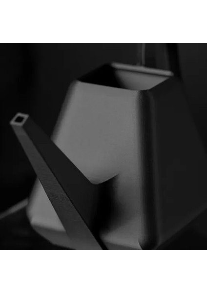 Geometrik Tasarımlı Modern Sulama Kabı