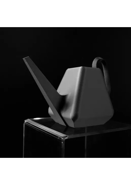 Geometrik Tasarımlı Modern Sulama Kabı