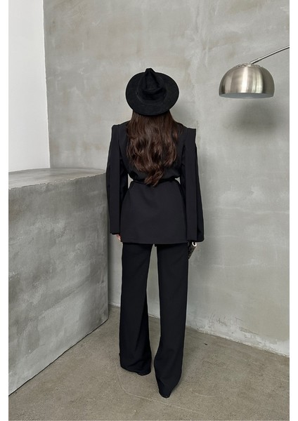 Kadın Oversize Blazer Ceket Kuşaklı Omuz Detaylı