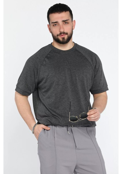 Erkek Bisiklet Yaka Kendinden Desenli Amblem Detaylı Tişört P-00015041