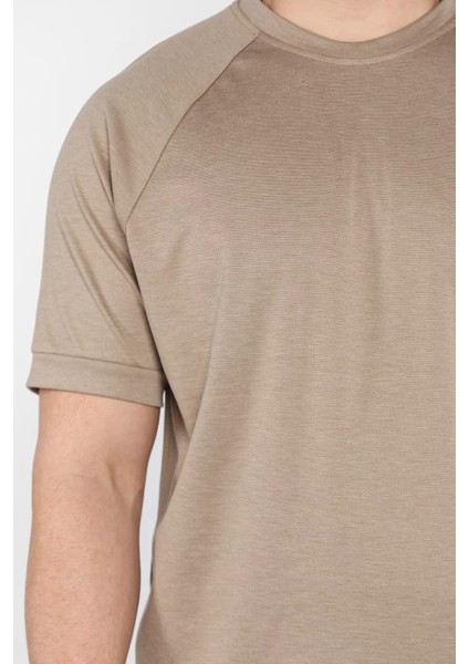 Erkek Bisiklet Yaka Kendinden Desenli Amblem Detaylı Tişört P-00015041 fırsatları