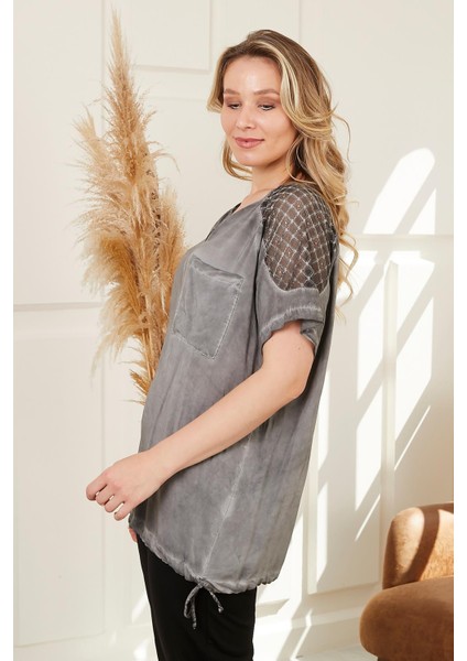 Eteği Bağlamalı Omuz Detaylı Büyük Beden Füme Bluz modelleri