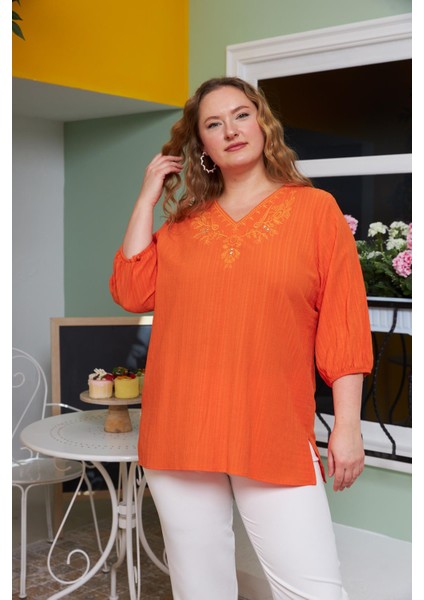 Yaka Nakış ve Taş Detaylı Büyük Beden Krinkıl Bluz Turuncu