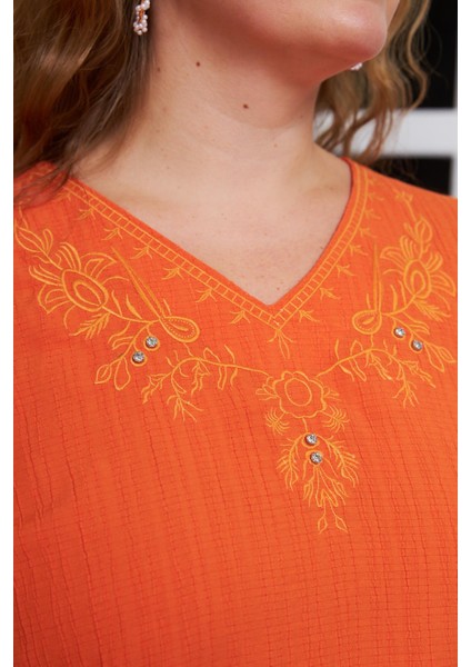 Yaka Nakış ve Taş Detaylı Büyük Beden Krinkıl Bluz Turuncu fiyatları