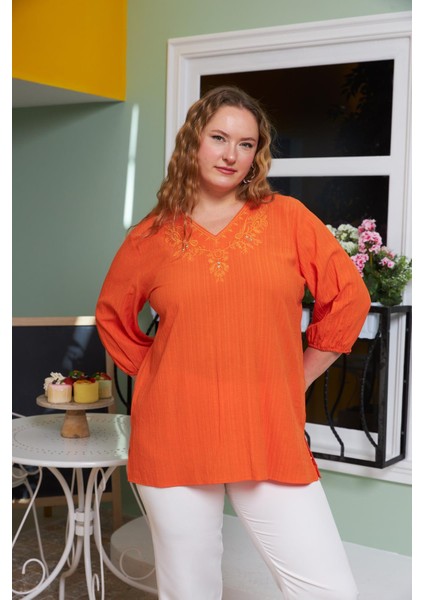 Yaka Nakış ve Taş Detaylı Büyük Beden Krinkıl Bluz Turuncu modelleri