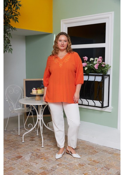 Yaka Nakış ve Taş Detaylı Büyük Beden Krinkıl Bluz Turuncu indirimleri
