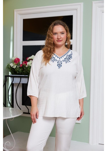 Yaka Nakış ve Taş Detaylı Büyük Beden Krinkıl Bluz Ekru
