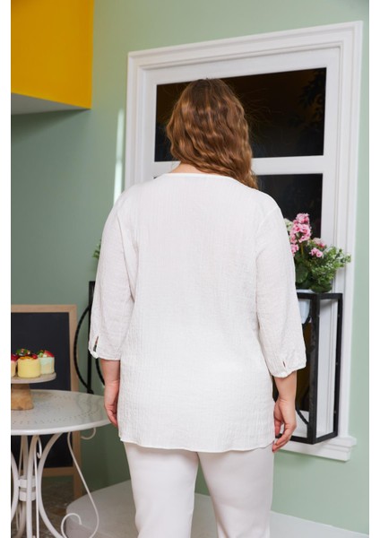 Yaka Nakış ve Taş Detaylı Büyük Beden Krinkıl Bluz Ekru fırsatları