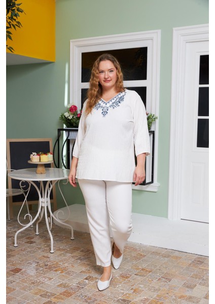 Yaka Nakış ve Taş Detaylı Büyük Beden Krinkıl Bluz Ekru indirimleri