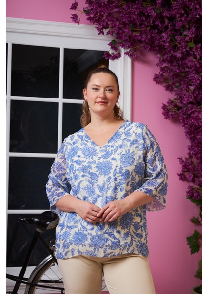 Çiçek Desenli V Yaka Büyük Beden Şifon Bluz Krem