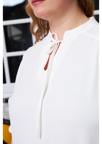 Yaka Bağcık Detaylı Büyük Beden Bluz Ekru modelleri