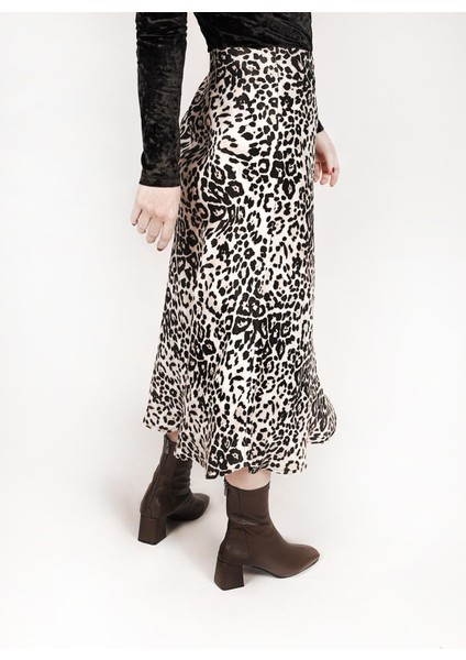 Diana Streç Deri ve Önden Dikiş Detaylı Küt Burun Fermuarlı Kadın Bot Kahve fiyatları