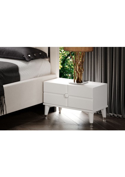 Adra White Komodin
