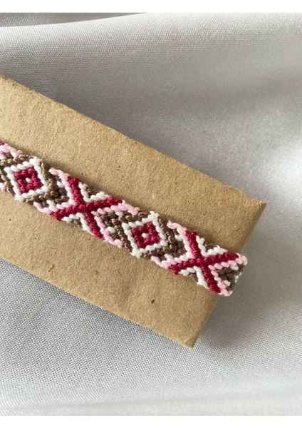 Pembe Dört Renkli Desenli Bileklik Örgü El Işi Bileklik modelleri