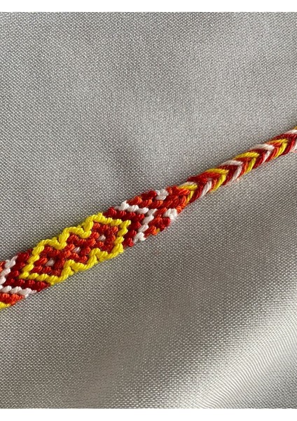 Sarı Kırmızı Desenli Bileklik Örgü El Işi Bileklik