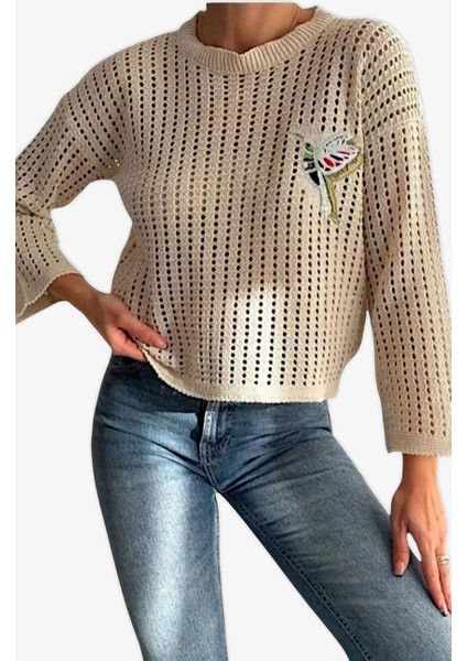 Kırık Beyaz Triko Delikli Kuş Işlemeli Standart Kadın Kazak