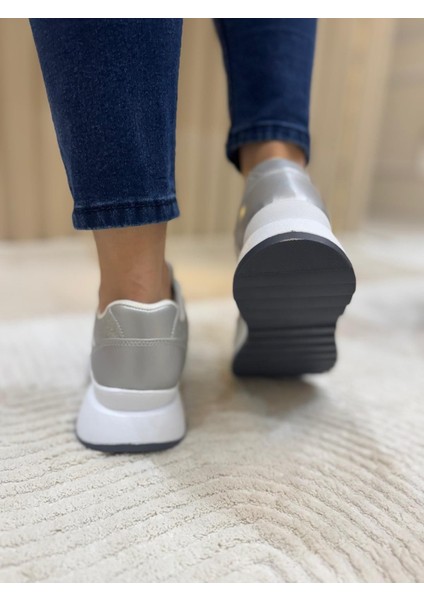 Kadın Nela Gümüş Sim Detaylı Spor Ayakkabı modelleri
