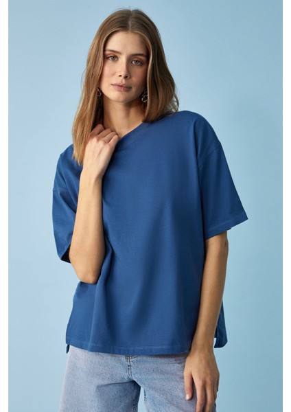 Jemmy Kadın %100 Organik Pamuk Relaxed Fit Yırtmaçlı Yuvarlak Yakalı Lacivert T-Shirt
