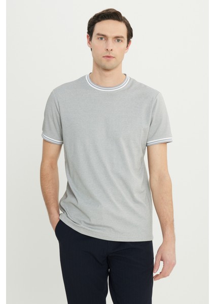 Pamuklu Slim Fit Dar Kesim Bisiklet Yaka Tişört