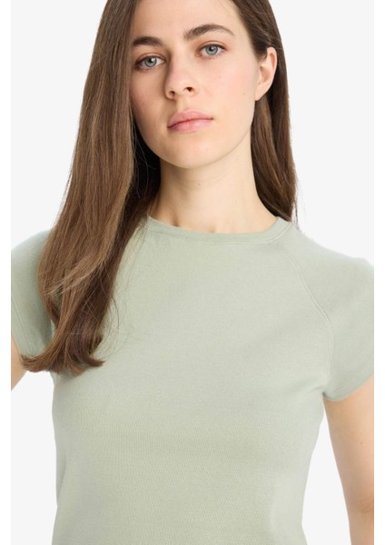 Slim Fit Dar Kesim Bisiklet Yaka Basic Düz Ribana Kısa Kollu Tişört C7334AX25SP fırsatları