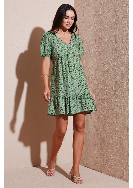 Regular Fit V Yaka Balon Kol Desenli Mini Elbise Bayan Elbise 67810045