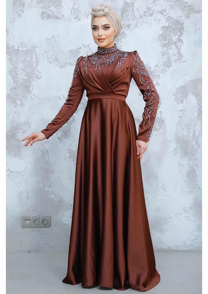 Boncuk Işlemeli Kahverengi Tesettür Saten Abiye Elbise 4433KH fiyatları
