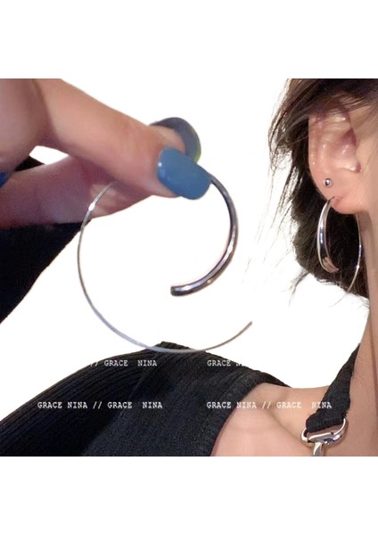 Şık ve Narin Saplama Küpeler (Yurt Dışından)