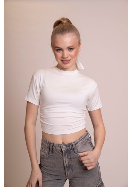 Muse Kadın Beyaz Kısa Kollu Yüksek Yaka Crop Body - Fit ve Rahat Basic Tişört