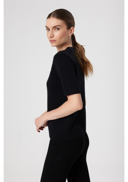 Siyah Yakası Işlemeli Triko Kadın Kazak modelleri