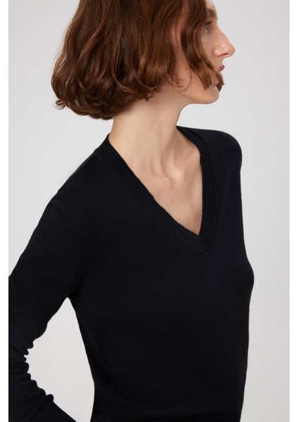 Siyah V Yaka Uzun Kollu Kadın Kazak modelleri