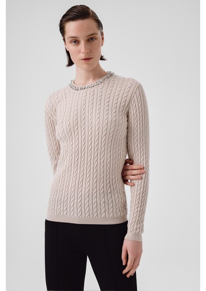 Açık Bej Yakası Taş Işlemeli Kadın Kazak