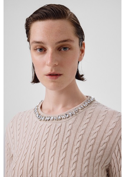 Açık Bej Yakası Taş Işlemeli Kadın Kazak modelleri