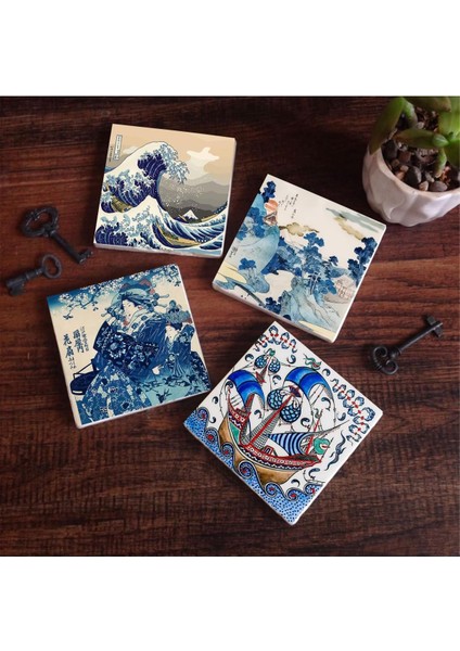 Japon Sanatı, Fuji Dağı, Büyük Dalga, Çini Sanatı Yelkenli Gemi Taş Bardak Altlığı Seti - 4 Parça - Dekoratif, Rustik Mutfak Aksesuarı, 10X10 Cm, Kaydırmaz Tabanlı, Şık ve Dayanıklı SC445