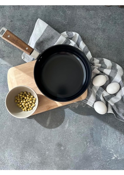 Bien Black Indüksiyonlu Wok Tava Akasya Ağacı Saplı 20 cm