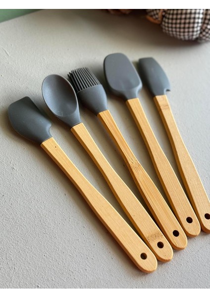 Bambu Saplı 5'li Silikon Mutfak Seti - Isıya Dayanıklı Spatula, Kaşık ve Kepçe Takımı, Şık ve Asılabilir Tasarım