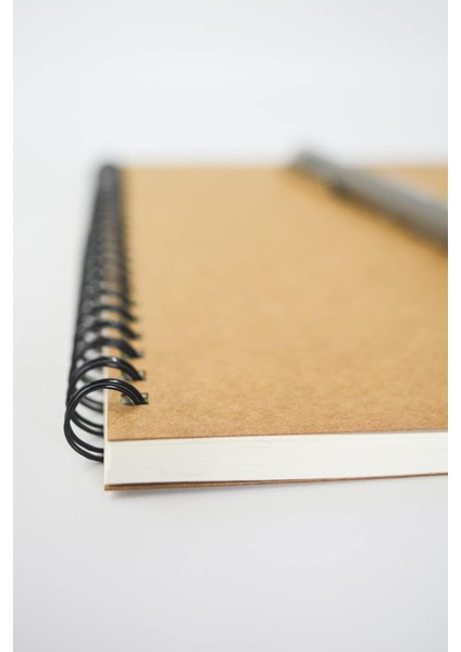 Tanıtım Çizgili Spiralli Defter, A5 Boyut (15X21 Cm), 60 Yaprak, 90GR. Ivory Kağıt, Ofis Için Ideal, Planlayıcı (Kraft Kapak)