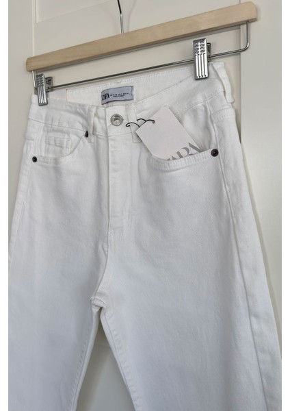 Kesik Paça Boyfit Jean- Beyaz fiyatları