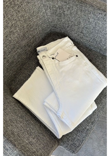 Kesik Paça Boyfit Jean- Beyaz modelleri