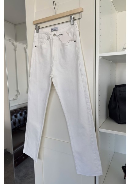 Kesik Paça Boyfit Jean- Beyaz fırsatları