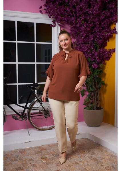 Yaka Bağcık Detaylı Büyük Beden Bluz Kahve indirimleri