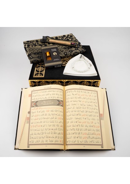 Kuran + Seccade + Tesbih + Takke + Misvak + Esans Hediye Seti (Orta Boy, Raşel Kare Kutu, Siyah) fiyatları