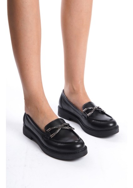 Siyah Cilt Önden Çapraz Parlak Taş Detaylı Günlük Makosen Loafer Kadın Ayakkabı
