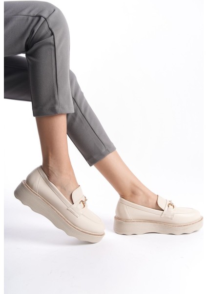 Krem Önden Taşlı Metal Detaylı Parlak Şeritli Yüksek Taban Günlük Loafer Makosen Kadın Ayakkabı fırsatları