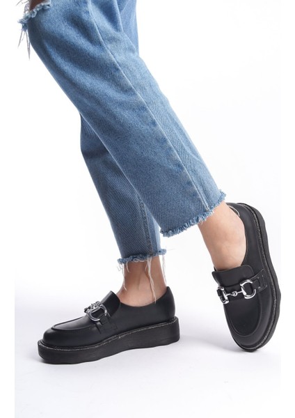 Siyah Önden Metal Detaylı Parlak Şeritli Yüksek Taban Günlük Loafer Makosen Kadın Ayakkabı fırsatları