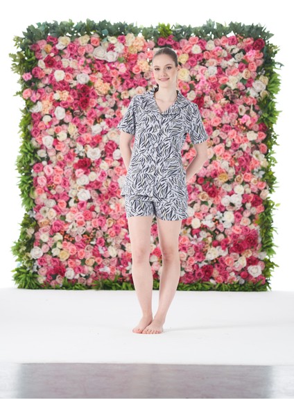 Kadın Yazlık Desenli Önden Düğmeli Şortlu Penye Lycra Pijama Takımı - Siyah Beyaz modelleri